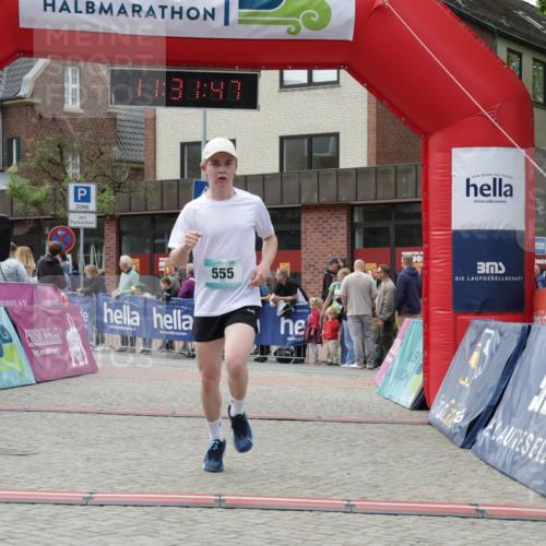 10.05.2026 - 8. Wedeler Halbmarathon Yannick Fuchs http://msf.ph/oto/9715117 10.05.2026 11:31:45 Ziel 300, 555, 2101, 2199 meine-sportfotos.de