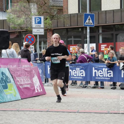 10.05.2026 - 8. Wedeler Halbmarathon Yannick Fuchs http://msf.ph/oto/9715147 10.05.2026 11:31:53 Ziel 970, 2201 meine-sportfotos.de