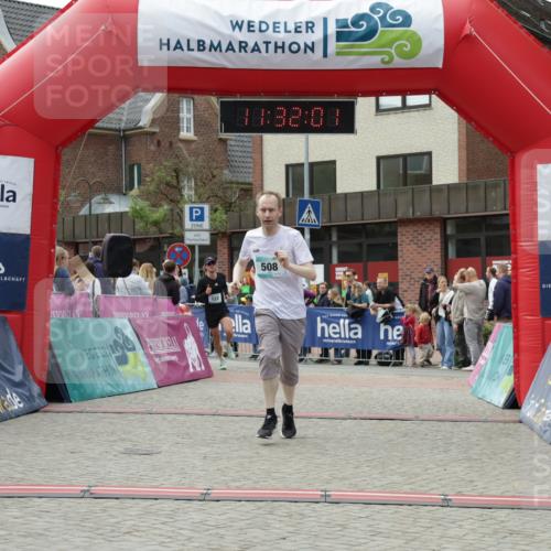 10.05.2026 - 8. Wedeler Halbmarathon Yannick Fuchs http://msf.ph/oto/9715209 10.05.2026 11:32:00 Ziel 122, 508, 970, 2091, 2201 meine-sportfotos.de