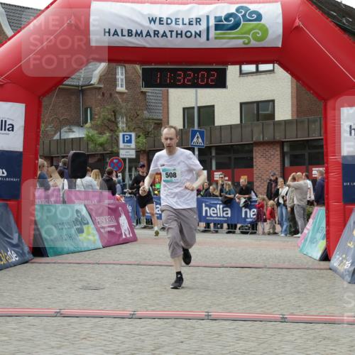 10.05.2026 - 8. Wedeler Halbmarathon Yannick Fuchs http://msf.ph/oto/9715212 10.05.2026 11:32:00 Ziel 122, 508, 970, 2091, 2201 meine-sportfotos.de