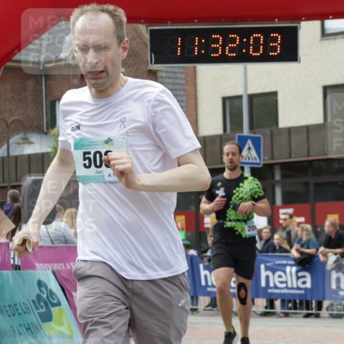 10.05.2026 - 8. Wedeler Halbmarathon Yannick Fuchs http://msf.ph/oto/9715225 10.05.2026 11:32:01 Ziel 122, 508, 970, 2091 meine-sportfotos.de
