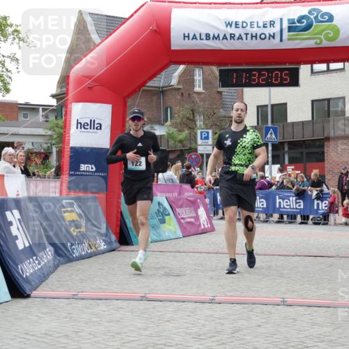 10.05.2026 - 8. Wedeler Halbmarathon Yannick Fuchs http://msf.ph/oto/9715241 10.05.2026 11:32:03 Ziel 46, 122, 508, 939, 990, 2091 meine-sportfotos.de