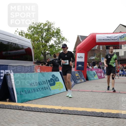 10.05.2026 - 8. Wedeler Halbmarathon Yannick Fuchs http://msf.ph/oto/9715249 10.05.2026 11:32:05 Ziel 46, 122, 508, 939, 990, 2091 meine-sportfotos.de