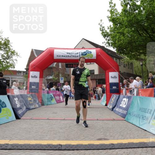 10.05.2026 - 8. Wedeler Halbmarathon Yannick Fuchs http://msf.ph/oto/9715253 10.05.2026 11:32:06 Ziel 46, 122, 935, 939, 990, 2079, 2091 meine-sportfotos.de