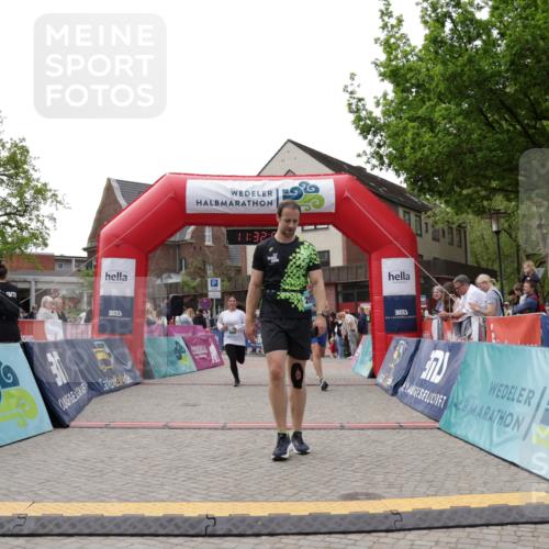 10.05.2026 - 8. Wedeler Halbmarathon Yannick Fuchs http://msf.ph/oto/9715256 10.05.2026 11:32:06 Ziel 46, 122, 935, 939, 990, 2079, 2091 meine-sportfotos.de