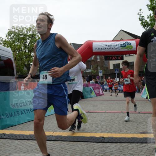 10.05.2026 - 8. Wedeler Halbmarathon Yannick Fuchs http://msf.ph/oto/9715270 10.05.2026 11:32:08 Ziel 46, 122, 845, 935, 939, 990, 2079, 2091 meine-sportfotos.de