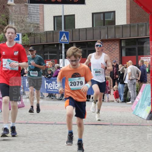 10.05.2026 - 8. Wedeler Halbmarathon Yannick Fuchs http://msf.ph/oto/9715301 10.05.2026 11:32:12 Ziel 46, 845, 935, 939, 990, 1010, 2079 meine-sportfotos.de