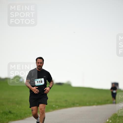 10.05.2026 - 8. Wedeler Halbmarathon Dr. Thomas Lammeyer http://msf.ph/oto/9715313 10.05.2026 12:26:12 Laufen 118 meine-sportfotos.de