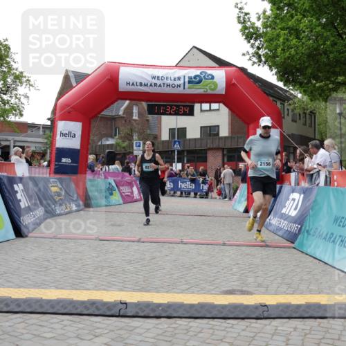 10.05.2026 - 8. Wedeler Halbmarathon Yannick Fuchs http://msf.ph/oto/9715412 10.05.2026 11:32:32 Ziel 827, 944, 2156 meine-sportfotos.de