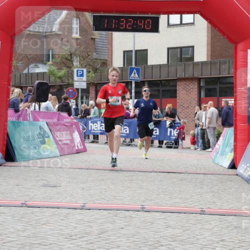 10.05.2026 - 8. Wedeler Halbmarathon Yannick Fuchs http://msf.ph/oto/9715438 10.05.2026 11:32:38 Ziel 928, 944, 2127 meine-sportfotos.de