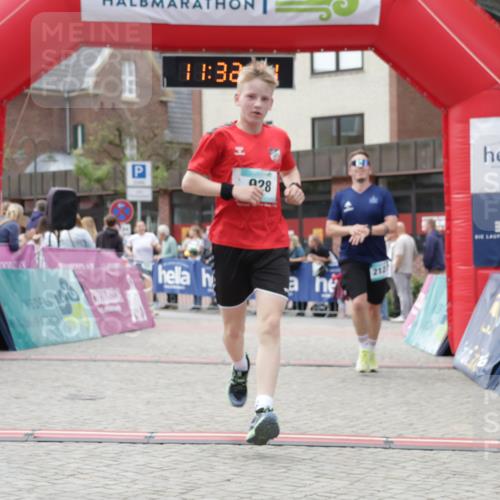 10.05.2026 - 8. Wedeler Halbmarathon Yannick Fuchs http://msf.ph/oto/9715456 10.05.2026 11:32:40 Ziel 244, 928, 2127 meine-sportfotos.de