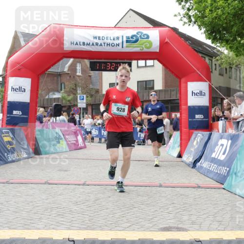 10.05.2026 - 8. Wedeler Halbmarathon Yannick Fuchs http://msf.ph/oto/9715458 10.05.2026 11:32:40 Ziel 244, 928, 2127 meine-sportfotos.de
