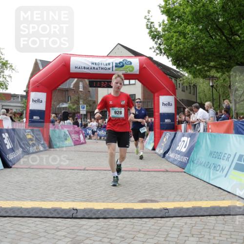 10.05.2026 - 8. Wedeler Halbmarathon Yannick Fuchs http://msf.ph/oto/9715464 10.05.2026 11:32:40 Ziel 244, 928, 2127 meine-sportfotos.de