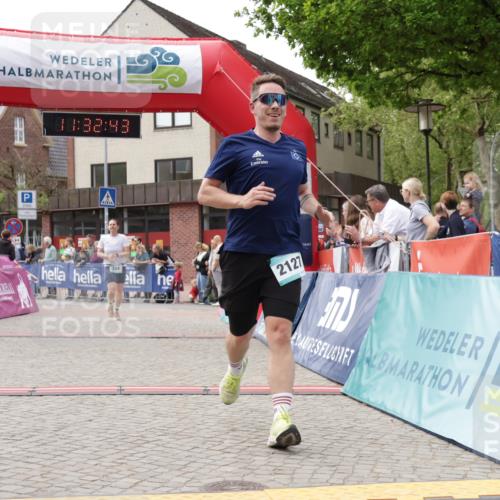 10.05.2026 - 8. Wedeler Halbmarathon Yannick Fuchs http://msf.ph/oto/9715470 10.05.2026 11:32:42 Ziel 244, 928, 2127 meine-sportfotos.de
