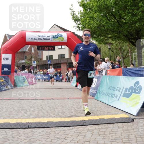 10.05.2026 - 8. Wedeler Halbmarathon Yannick Fuchs http://msf.ph/oto/9715476 10.05.2026 11:32:42 Ziel 244, 928, 2127 meine-sportfotos.de