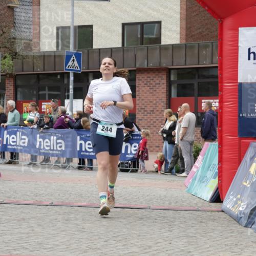 10.05.2026 - 8. Wedeler Halbmarathon Yannick Fuchs http://msf.ph/oto/9715487 10.05.2026 11:32:43 Ziel 244, 928, 2016, 2127 meine-sportfotos.de