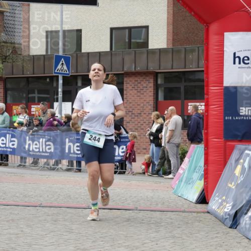 10.05.2026 - 8. Wedeler Halbmarathon Yannick Fuchs http://msf.ph/oto/9715490 10.05.2026 11:32:43 Ziel 244, 928, 2016, 2127 meine-sportfotos.de