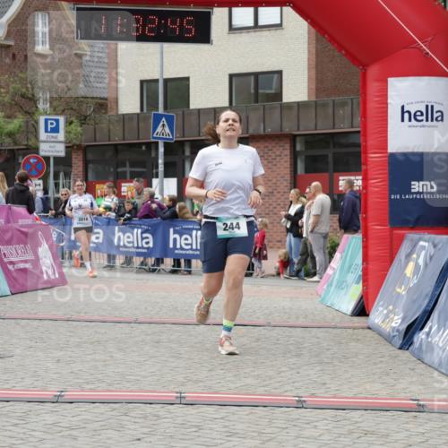 10.05.2026 - 8. Wedeler Halbmarathon Yannick Fuchs http://msf.ph/oto/9715495 10.05.2026 11:32:44 Ziel 244, 654, 656, 928, 943, 2016, 2127 meine-sportfotos.de