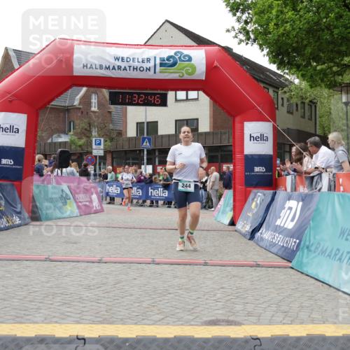 10.05.2026 - 8. Wedeler Halbmarathon Yannick Fuchs http://msf.ph/oto/9715504 10.05.2026 11:32:44 Ziel 244, 654, 656, 928, 943, 2016, 2127 meine-sportfotos.de