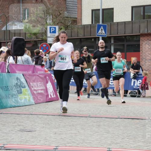 10.05.2026 - 8. Wedeler Halbmarathon Yannick Fuchs http://msf.ph/oto/9715600 10.05.2026 11:32:52 Ziel 654, 656, 661, 943, 2016, 2168, 2176, 2223, 2242 meine-sportfotos.de