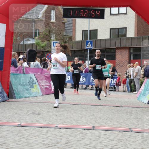 10.05.2026 - 8. Wedeler Halbmarathon Yannick Fuchs http://msf.ph/oto/9715609 10.05.2026 11:32:53 Ziel 654, 656, 661, 943, 2016, 2168, 2176, 2223, 2242 meine-sportfotos.de