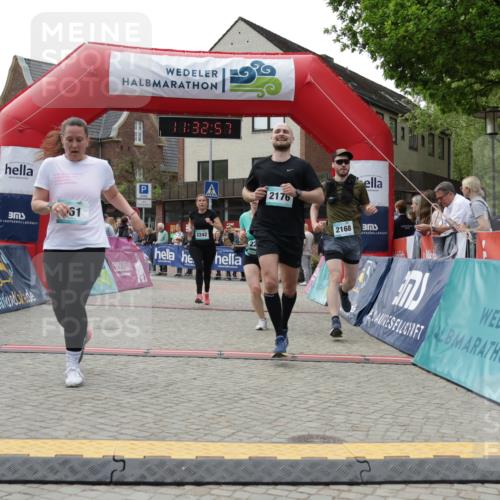 10.05.2026 - 8. Wedeler Halbmarathon Yannick Fuchs http://msf.ph/oto/9715638 10.05.2026 11:32:55 Ziel 661, 936, 2168, 2176, 2223, 2242 meine-sportfotos.de