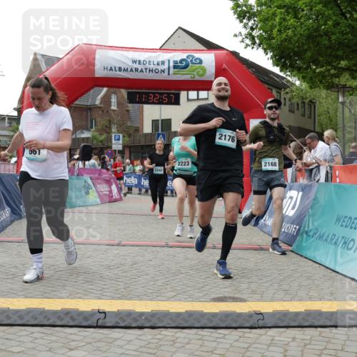 10.05.2026 - 8. Wedeler Halbmarathon Yannick Fuchs http://msf.ph/oto/9715645 10.05.2026 11:32:55 Ziel 661, 936, 2168, 2176, 2223, 2242 meine-sportfotos.de