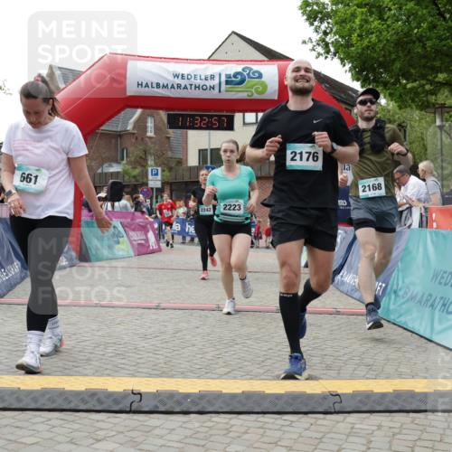 10.05.2026 - 8. Wedeler Halbmarathon Yannick Fuchs http://msf.ph/oto/9715651 10.05.2026 11:32:56 Ziel 661, 936, 2168, 2176, 2223, 2242 meine-sportfotos.de