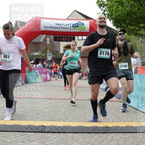 10.05.2026 - 8. Wedeler Halbmarathon Yannick Fuchs http://msf.ph/oto/9715654 10.05.2026 11:32:56 Ziel 661, 936, 2168, 2176, 2223, 2242 meine-sportfotos.de