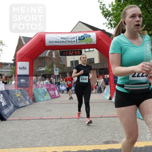 10.05.2026 - 8. Wedeler Halbmarathon Yannick Fuchs http://msf.ph/oto/9715676 10.05.2026 11:32:57 Ziel 661, 936, 2168, 2176, 2223, 2242 meine-sportfotos.de