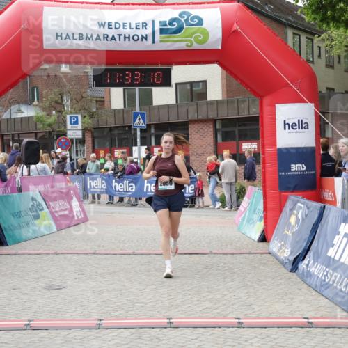 10.05.2026 - 8. Wedeler Halbmarathon Yannick Fuchs http://msf.ph/oto/9715720 10.05.2026 11:33:08 Ziel 2050, 2118, 2195 meine-sportfotos.de