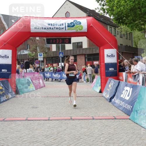 10.05.2026 - 8. Wedeler Halbmarathon Yannick Fuchs http://msf.ph/oto/9715725 10.05.2026 11:33:08 Ziel 2050, 2118, 2195 meine-sportfotos.de
