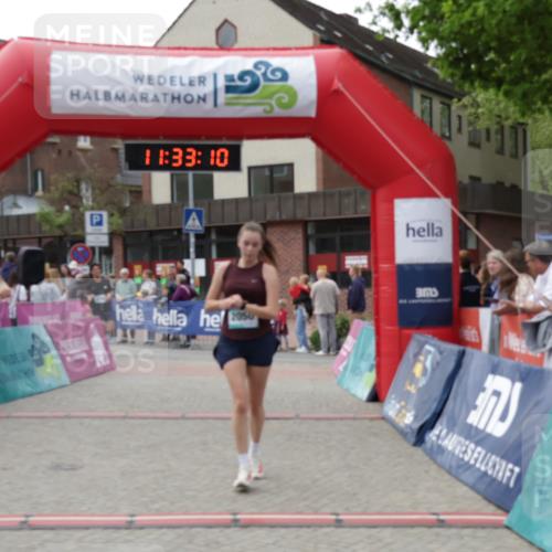 10.05.2026 - 8. Wedeler Halbmarathon Yannick Fuchs http://msf.ph/oto/9715731 10.05.2026 11:33:09 Ziel 2050, 2107, 2118, 2195 meine-sportfotos.de