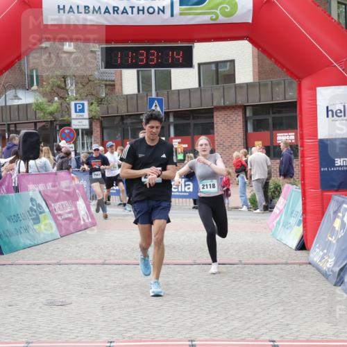 10.05.2026 - 8. Wedeler Halbmarathon Yannick Fuchs http://msf.ph/oto/9715758 10.05.2026 11:33:13 Ziel 742, 2050, 2107, 2118, 2128, 2195 meine-sportfotos.de