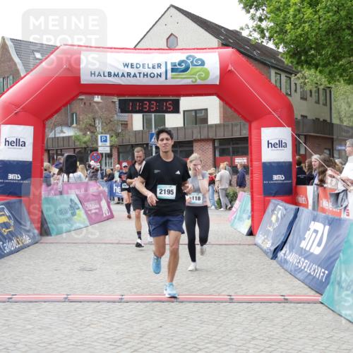 10.05.2026 - 8. Wedeler Halbmarathon Yannick Fuchs http://msf.ph/oto/9715774 10.05.2026 11:33:13 Ziel 742, 2050, 2107, 2118, 2128, 2195 meine-sportfotos.de