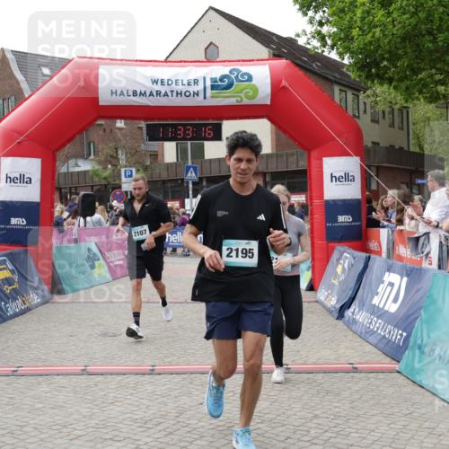 10.05.2026 - 8. Wedeler Halbmarathon Yannick Fuchs http://msf.ph/oto/9715779 10.05.2026 11:33:14 Ziel 742, 2107, 2118, 2128, 2195 meine-sportfotos.de