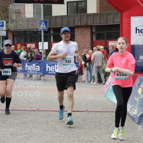 10.05.2026 - 8. Wedeler Halbmarathon Yannick Fuchs http://msf.ph/oto/9715793 10.05.2026 11:33:16 Ziel 742, 2107, 2118, 2128, 2195 meine-sportfotos.de