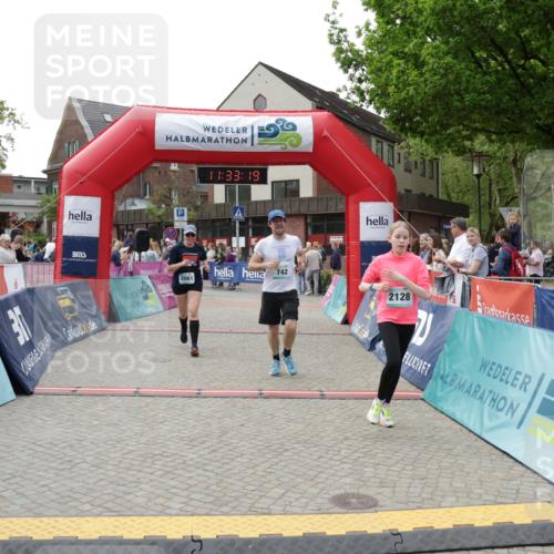 10.05.2026 - 8. Wedeler Halbmarathon Yannick Fuchs http://msf.ph/oto/9715803 10.05.2026 11:33:17 Ziel 742, 2107, 2118, 2128, 2195 meine-sportfotos.de