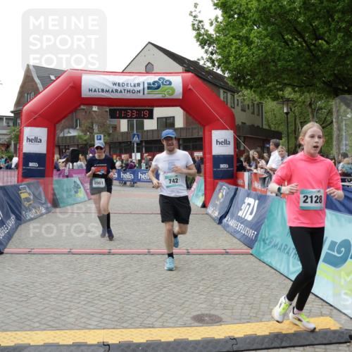 10.05.2026 - 8. Wedeler Halbmarathon Yannick Fuchs http://msf.ph/oto/9715815 10.05.2026 11:33:17 Ziel 742, 2107, 2118, 2128, 2195 meine-sportfotos.de