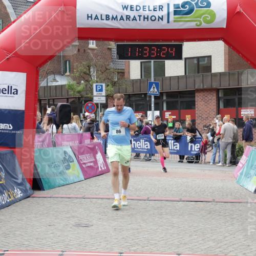 10.05.2026 - 8. Wedeler Halbmarathon Yannick Fuchs http://msf.ph/oto/9715851 10.05.2026 11:33:23 Ziel 86, 2226, 2227 meine-sportfotos.de