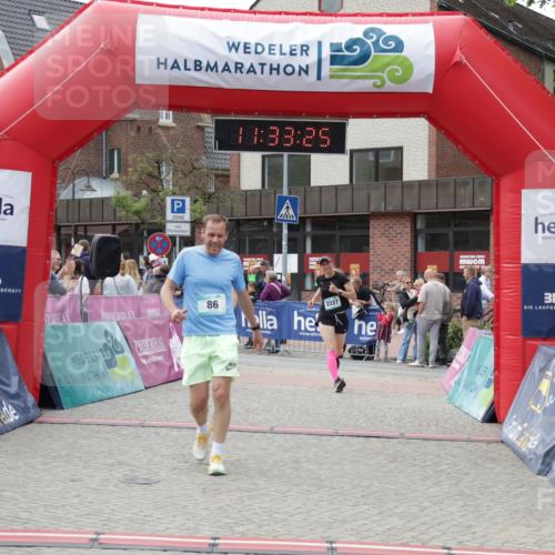 10.05.2026 - 8. Wedeler Halbmarathon Yannick Fuchs http://msf.ph/oto/9715861 10.05.2026 11:33:23 Ziel 86, 2226, 2227 meine-sportfotos.de