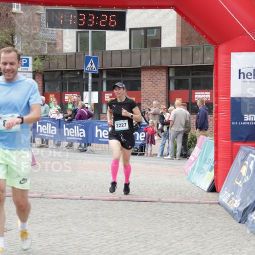 10.05.2026 - 8. Wedeler Halbmarathon Yannick Fuchs http://msf.ph/oto/9715879 10.05.2026 11:33:25 Ziel 86, 897, 960, 2226, 2227 meine-sportfotos.de