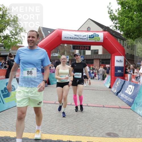 10.05.2026 - 8. Wedeler Halbmarathon Yannick Fuchs http://msf.ph/oto/9715916 10.05.2026 11:33:28 Ziel 86, 897, 960, 2226, 2227 meine-sportfotos.de