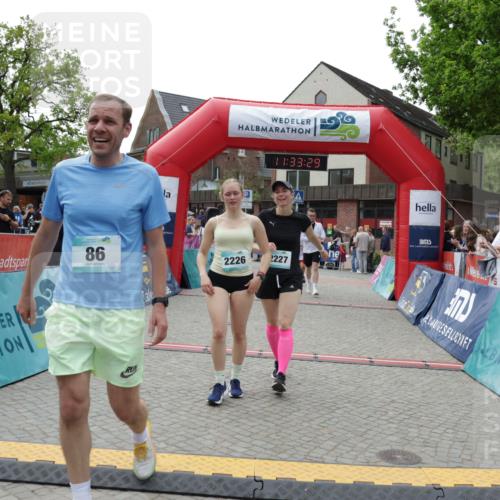 10.05.2026 - 8. Wedeler Halbmarathon Yannick Fuchs http://msf.ph/oto/9715918 10.05.2026 11:33:28 Ziel 86, 897, 960, 2226, 2227 meine-sportfotos.de