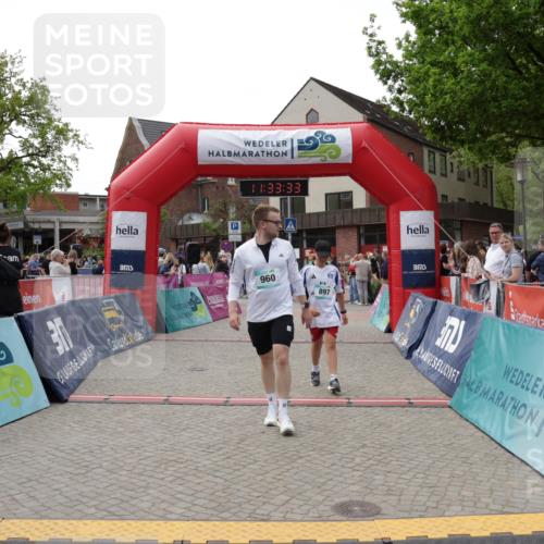 10.05.2026 - 8. Wedeler Halbmarathon Yannick Fuchs http://msf.ph/oto/9715927 10.05.2026 11:33:31 Ziel 897, 960, 2226, 2227 meine-sportfotos.de