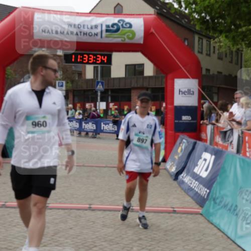 10.05.2026 - 8. Wedeler Halbmarathon Yannick Fuchs http://msf.ph/oto/9715932 10.05.2026 11:33:33 Ziel 897, 960, 1055 meine-sportfotos.de