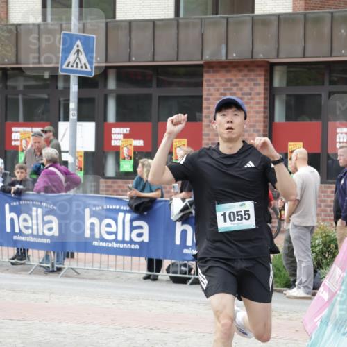 10.05.2026 - 8. Wedeler Halbmarathon Yannick Fuchs http://msf.ph/oto/9715940 10.05.2026 11:33:36 Ziel 1055 meine-sportfotos.de