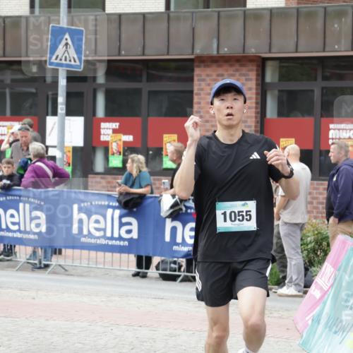 10.05.2026 - 8. Wedeler Halbmarathon Yannick Fuchs http://msf.ph/oto/9715941 10.05.2026 11:33:36 Ziel 1055 meine-sportfotos.de