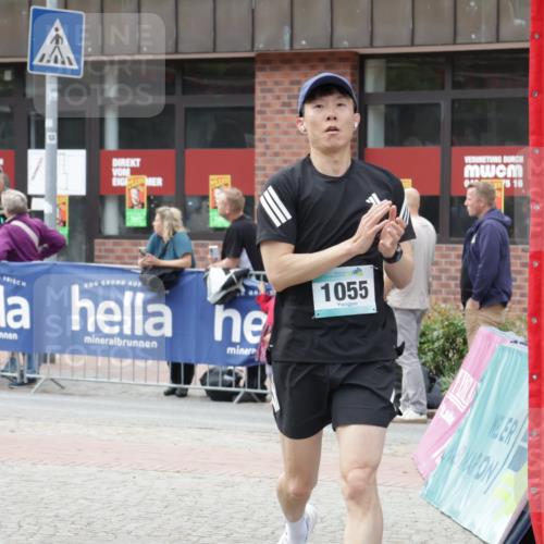 10.05.2026 - 8. Wedeler Halbmarathon Yannick Fuchs http://msf.ph/oto/9715942 10.05.2026 11:33:37 Ziel 1055 meine-sportfotos.de