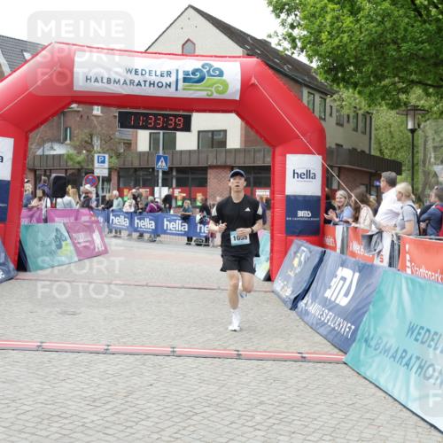 10.05.2026 - 8. Wedeler Halbmarathon Yannick Fuchs http://msf.ph/oto/9715945 10.05.2026 11:33:37 Ziel 1055 meine-sportfotos.de